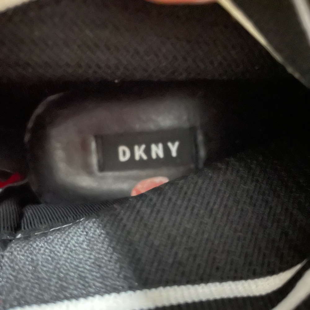 DKNY Marine Black and White Sole Top Sneakers size 6 - Picture 7 of 13